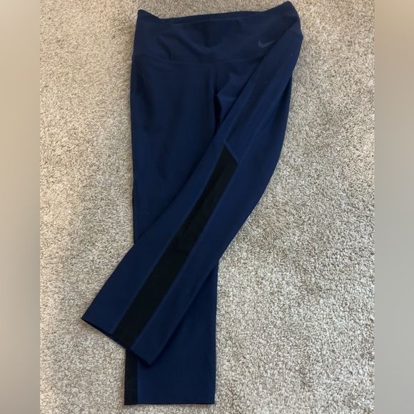 Nike dry fit capris - Picture 1 of 3